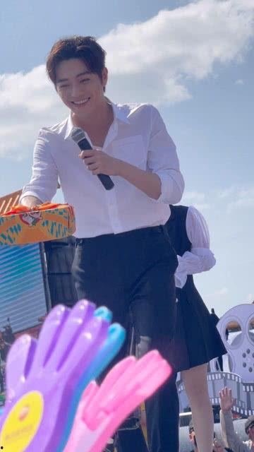 送明星亲手做的礼物,亲手礼物传递深情厚谊