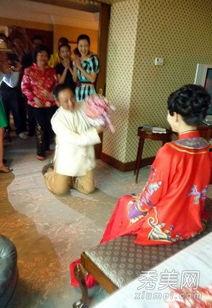 明星婚礼下跪图,深情跪地，见证爱情永恒