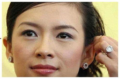 皮肤黑当的了明星吗,肤色决定明星之路？揭秘皮肤黑也能闪耀的明星传奇